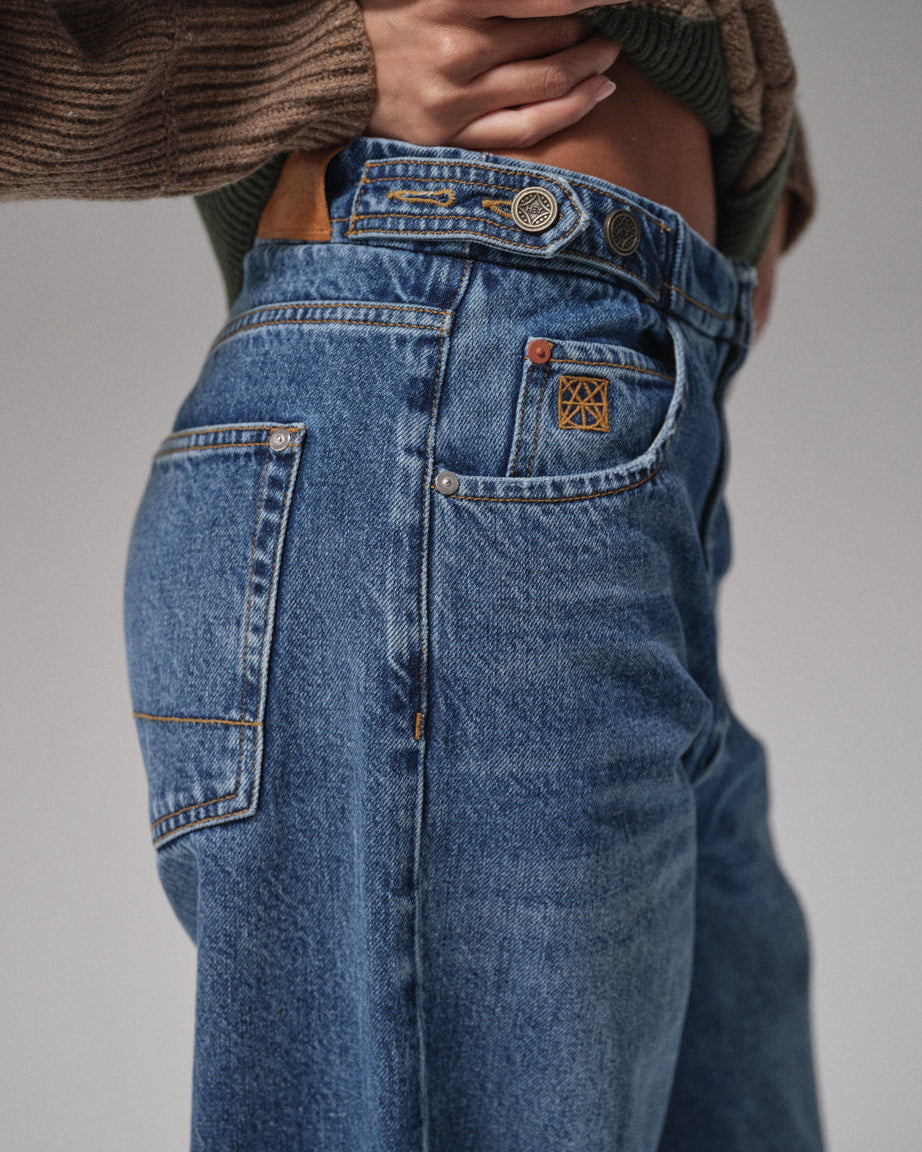 Modelshot / Blue Denim / Detail